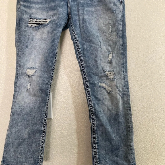 Silver Suki Distressed Mid Capri Jeans - Picture 3 of 11
